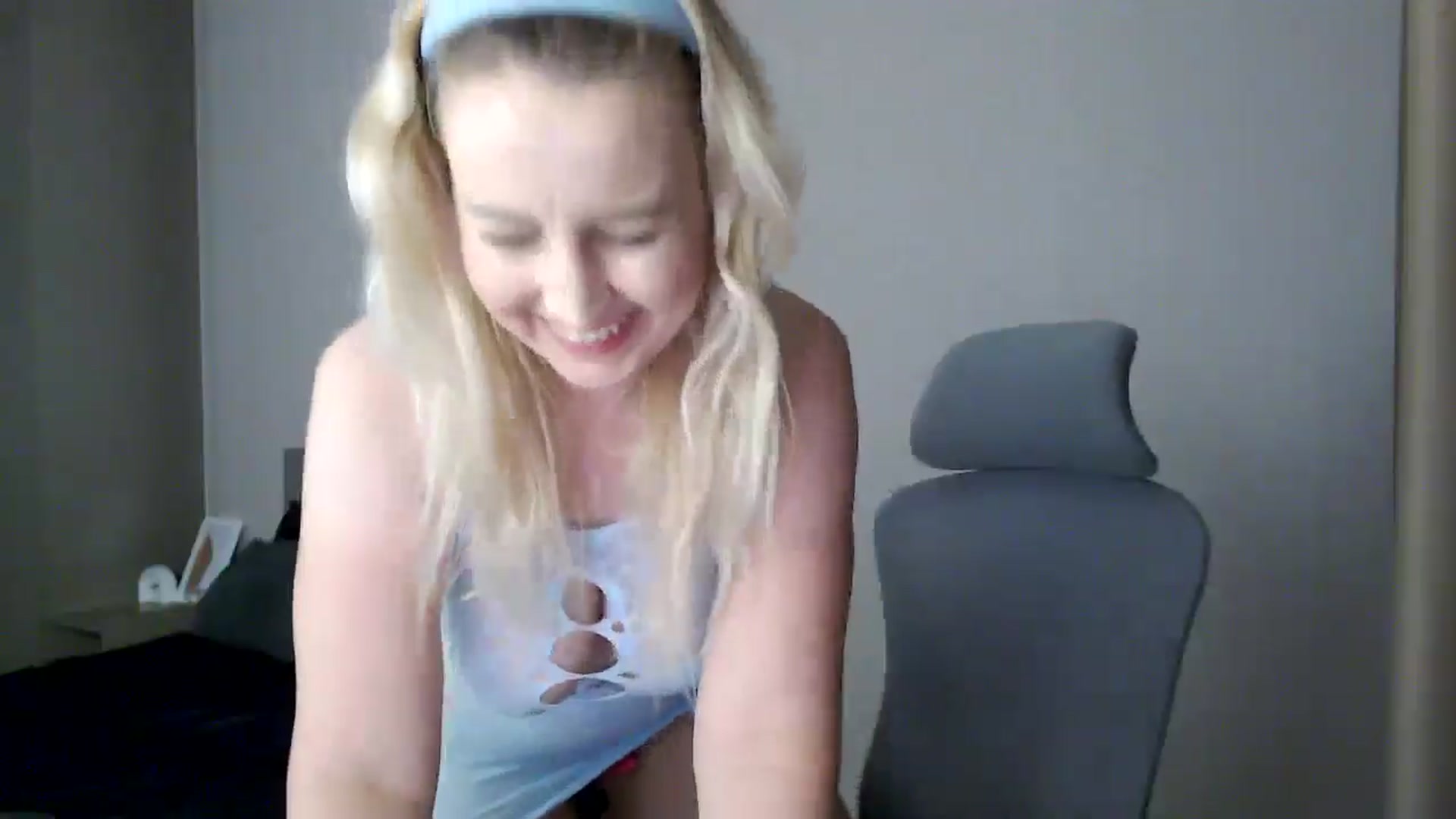 Gallery image thumbnail from NatalieMFC's myfreecams stream on, 05/22/2024, 12:05 image 20 of 20