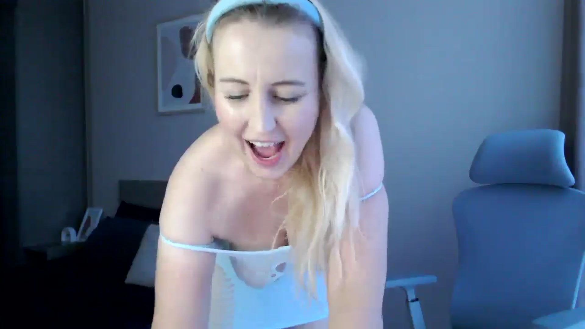 Gallery image thumbnail from NatalieMFC's myfreecams stream on, 05/22/2024, 12:05 image 10 of 20