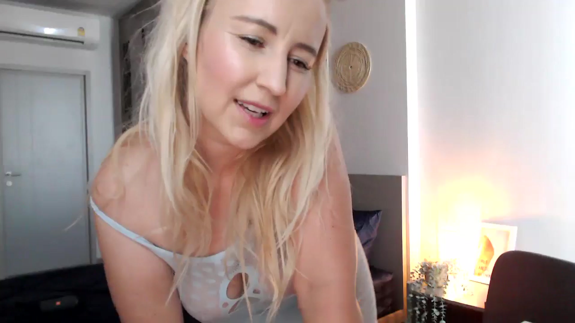 Gallery image thumbnail from NatalieMFC's myfreecams stream on, 06/05/2024, 07:44 image 7 of 20