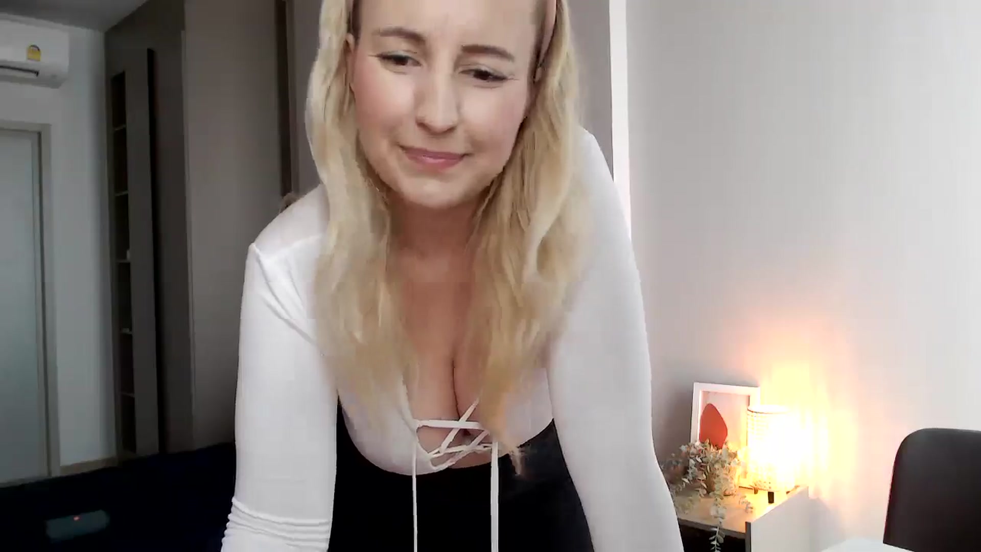 Gallery image thumbnail from NatalieMFC's myfreecams stream on, 06/06/2024, 09:43 image 18 of 20