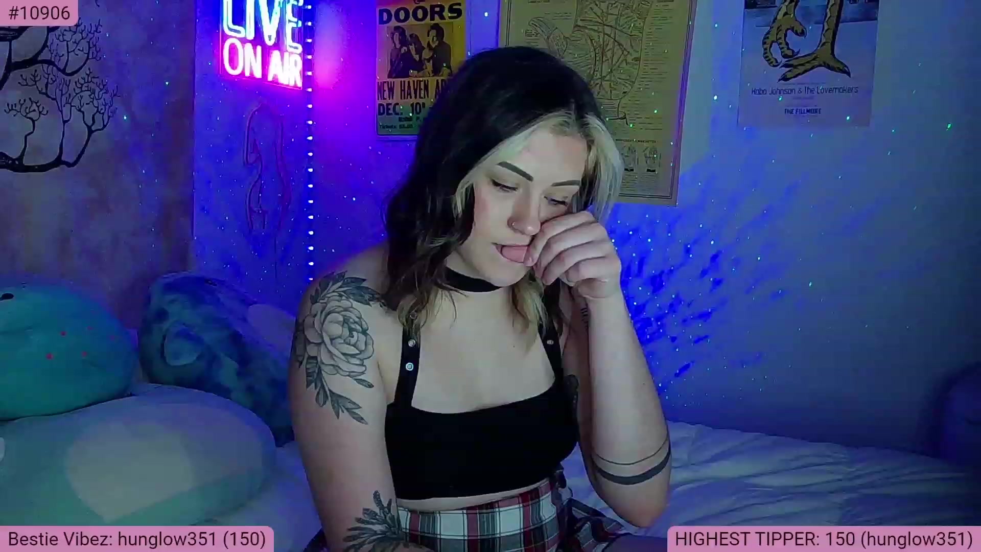 Gallery image thumbnail from NatalieNavedo's myfreecams stream on, 01/27/2023, 06:31 image 6 of 20