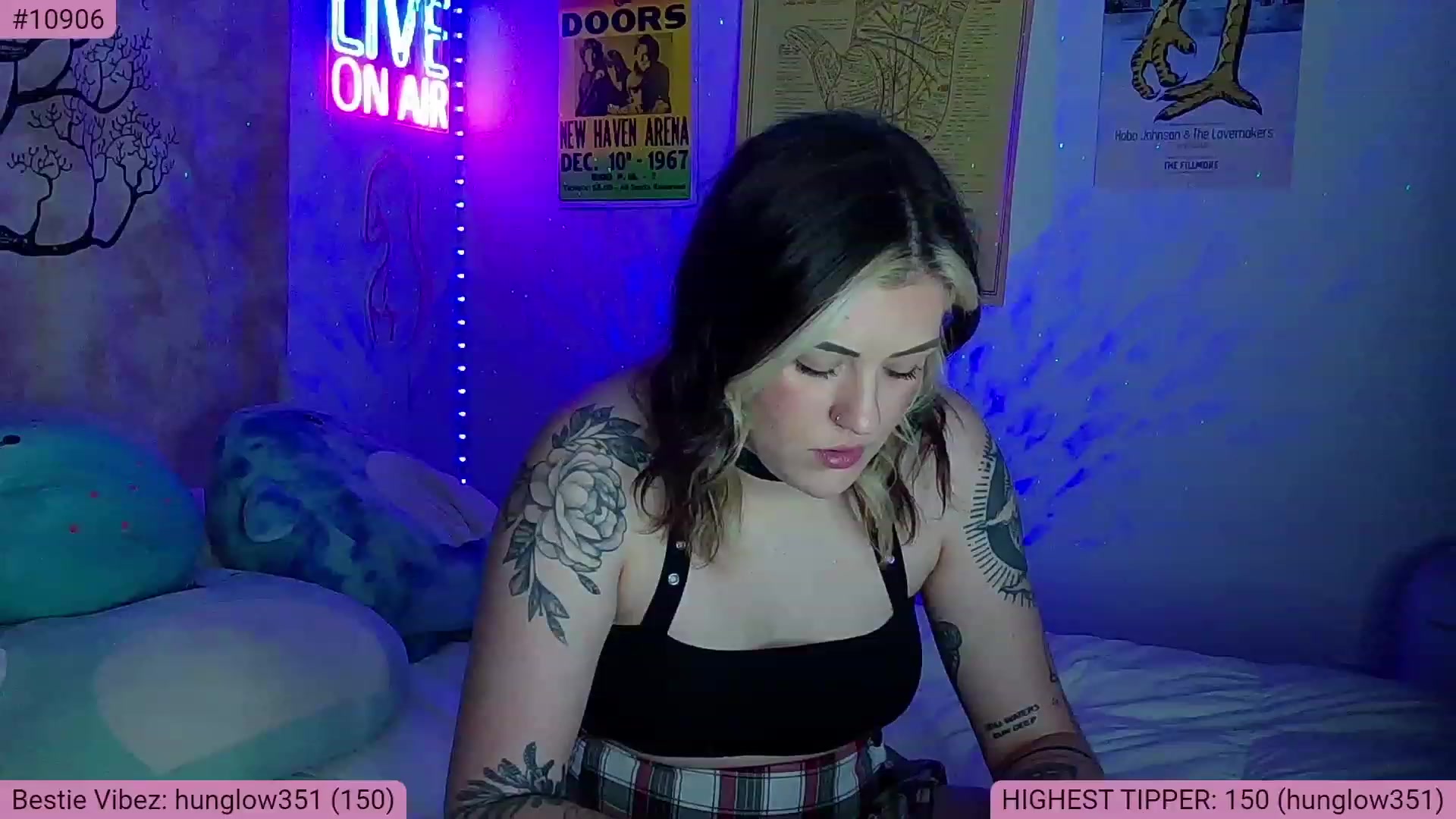 Gallery image thumbnail from NatalieNavedo's myfreecams stream on, 01/27/2023, 06:31 image 18 of 20