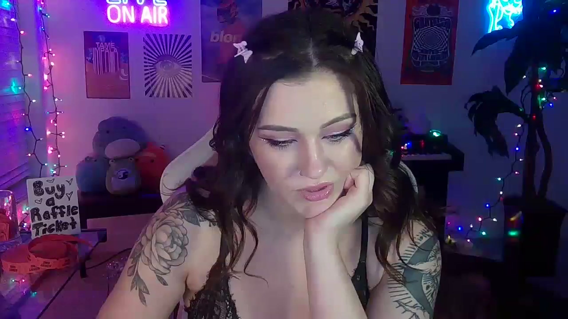 Gallery image thumbnail from NatalieNavedo's myfreecams stream on, 12/19/2023, 14:11 image 17 of 20