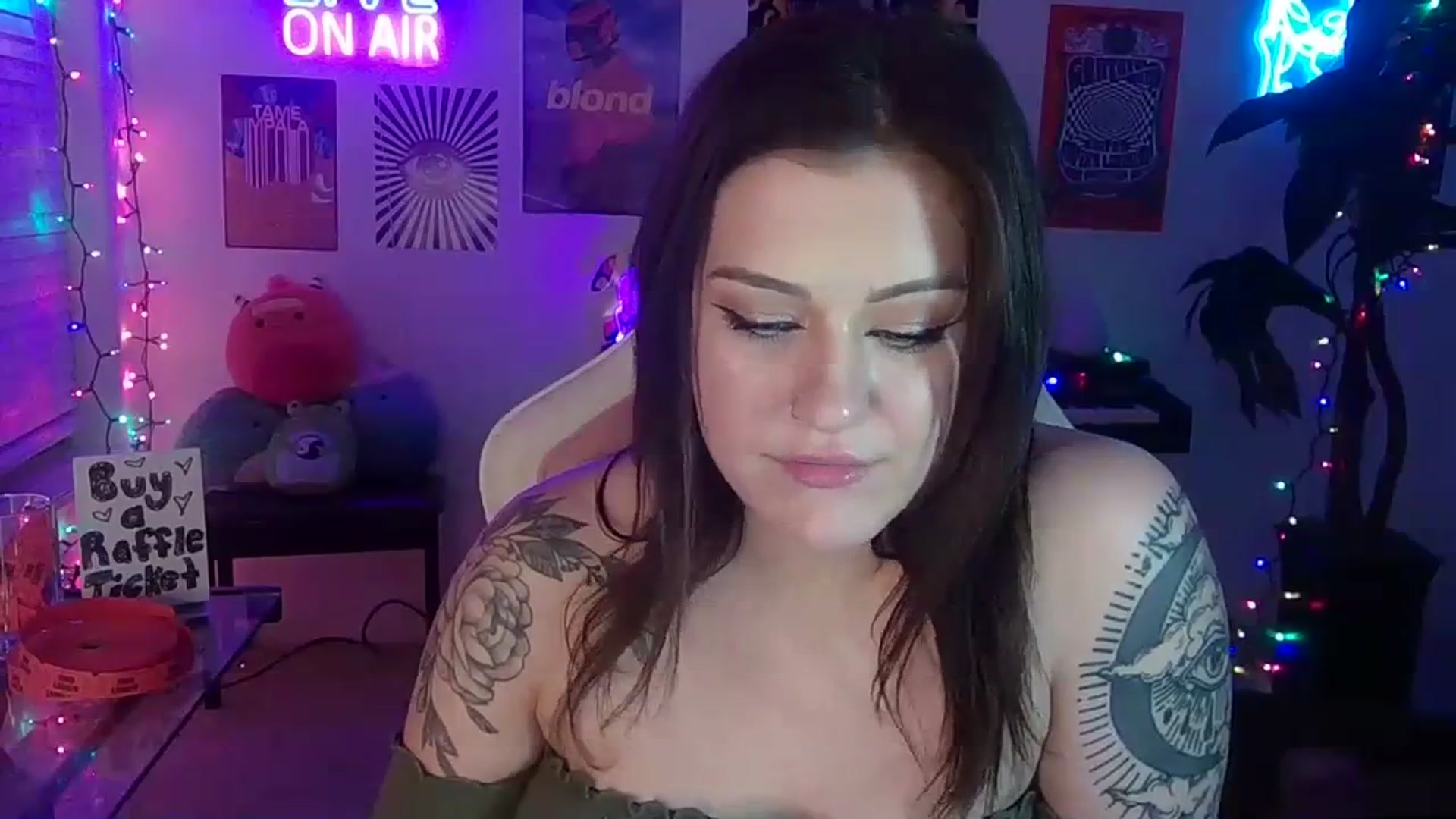 Gallery image thumbnail from NatalieNavedo's myfreecams stream on, 12/22/2023, 11:23 image 17 of 20