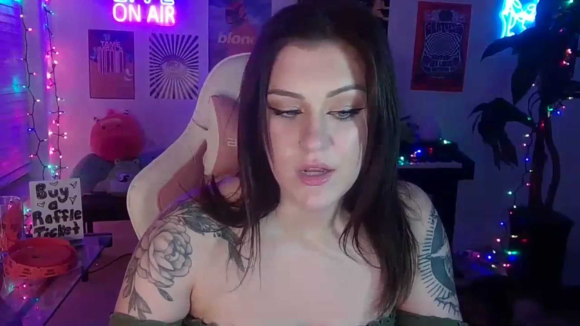 Gallery image thumbnail from NatalieNavedo's myfreecams stream on, 12/22/2023, 11:23 image 13 of 20