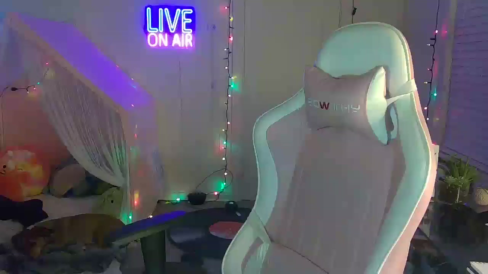 Gallery image thumbnail from NatalieNavedo's myfreecams stream on, 05/10/2024, 12:03 image 12 of 20