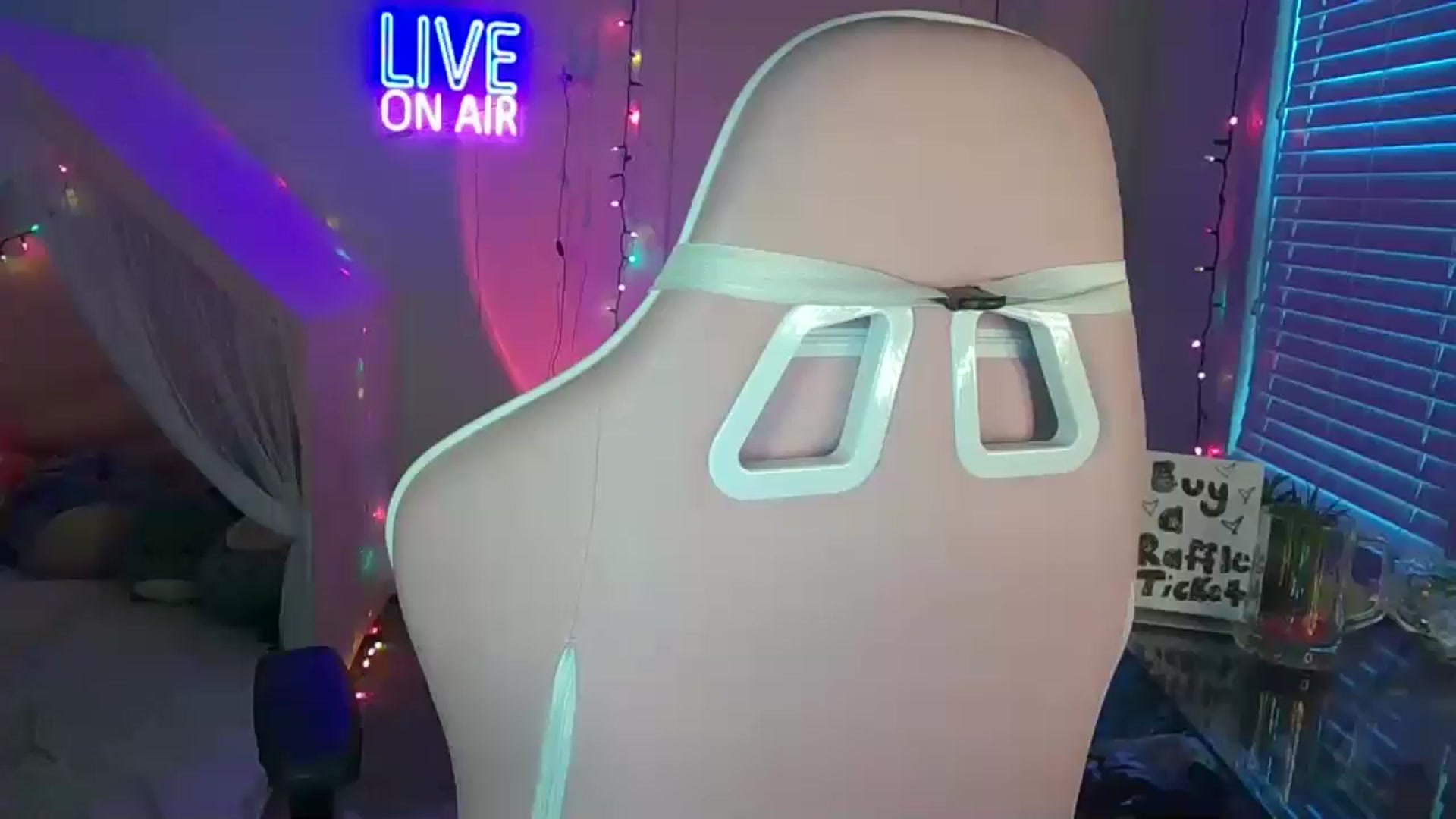 Gallery image thumbnail from NatalieNavedo's myfreecams stream on, 06/24/2024, 18:11 image 19 of 20