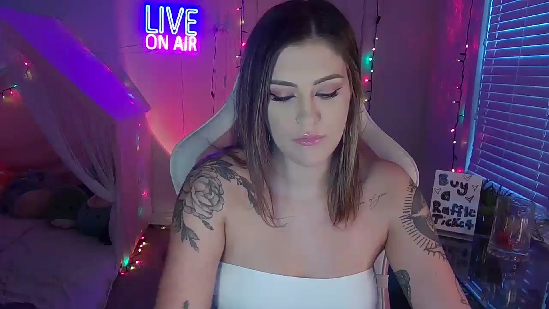 Gallery image thumbnail from NatalieNavedo's myfreecams stream on, 06/28/2024, 15:10 image 15 of 20