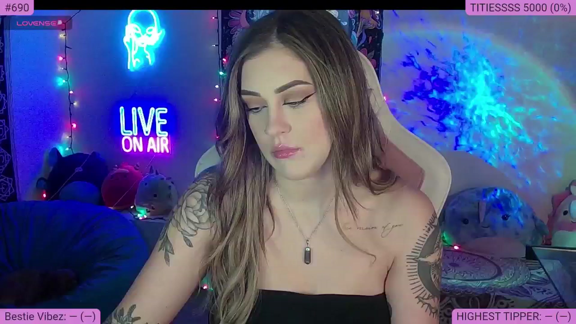 Gallery image thumbnail from NatalieNavedo's myfreecams stream on, 08/25/2024, 03:02 image 10 of 20