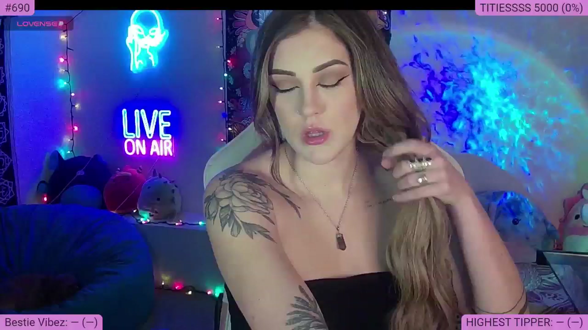 Gallery image thumbnail from NatalieNavedo's myfreecams stream on, 08/25/2024, 03:02 image 11 of 20