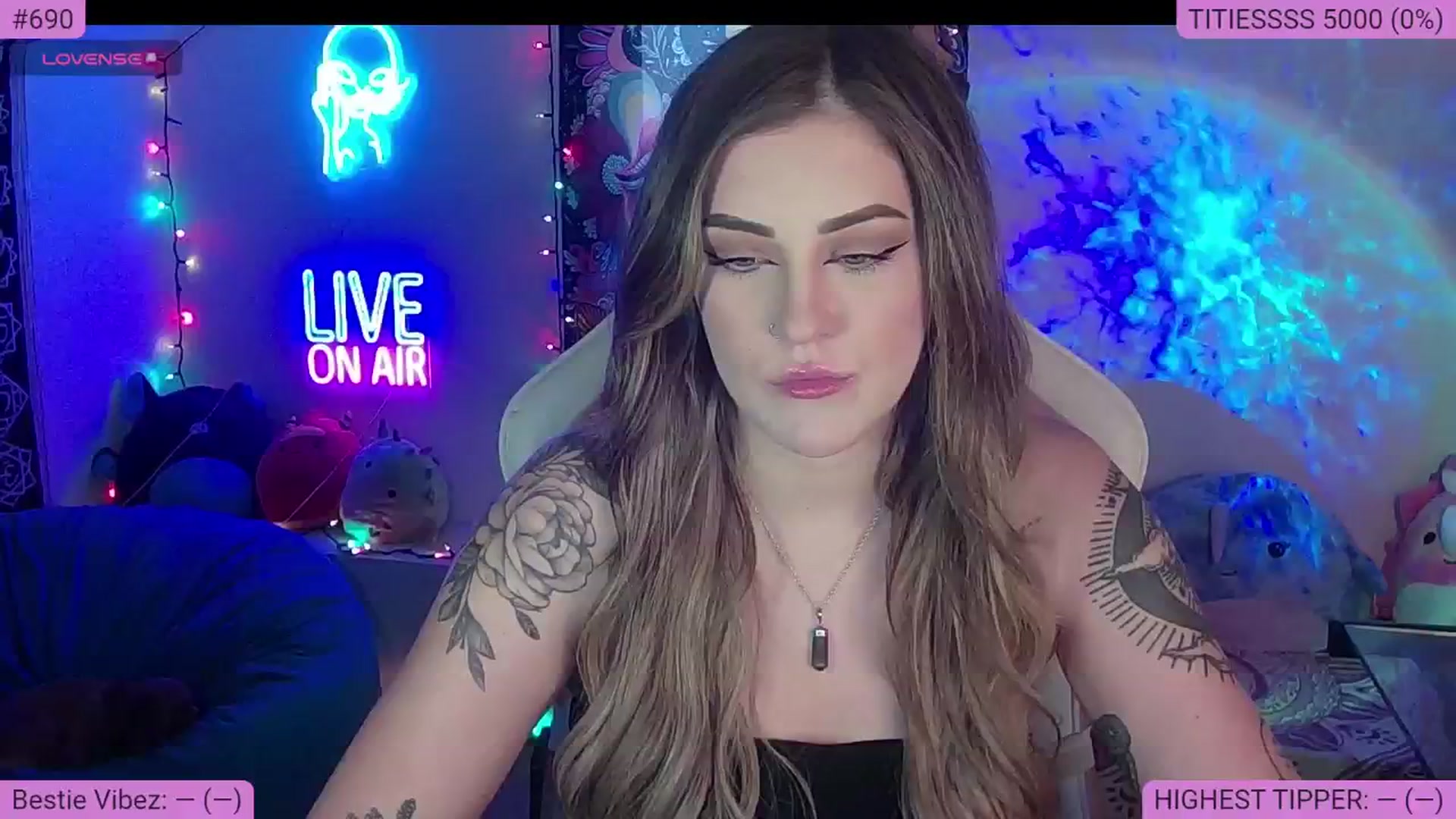 Gallery image thumbnail from NatalieNavedo's myfreecams stream on, 08/25/2024, 03:02 image 4 of 20