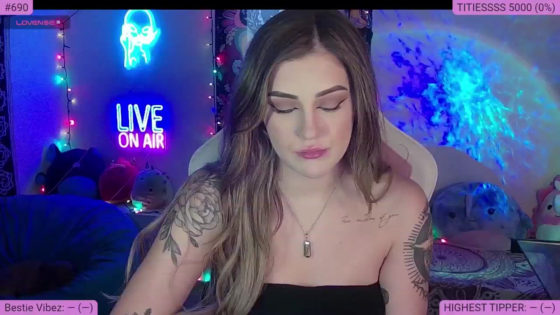 Gallery image thumbnail from NatalieNavedo's myfreecams stream on, 08/25/2024, 03:02 image 7 of 20
