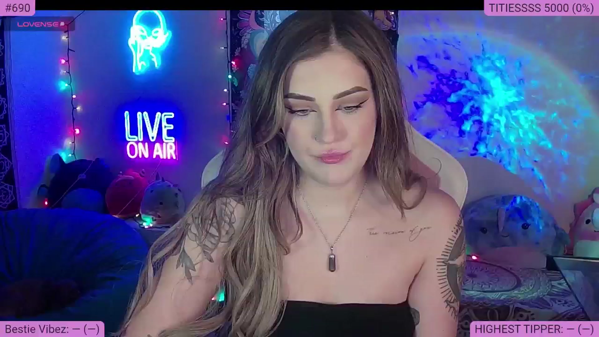Gallery image thumbnail from NatalieNavedo's myfreecams stream on, 08/25/2024, 03:02 image 6 of 20