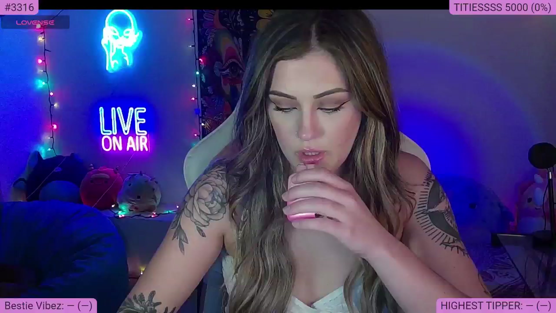 Gallery image thumbnail from NatalieNavedo's myfreecams stream on, 09/04/2024, 04:01 image 2 of 20