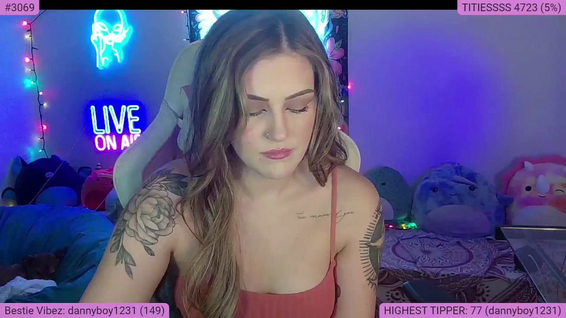 Gallery image thumbnail from NatalieNavedo's myfreecams stream on, 09/25/2024, 21:34 image 14 of 20