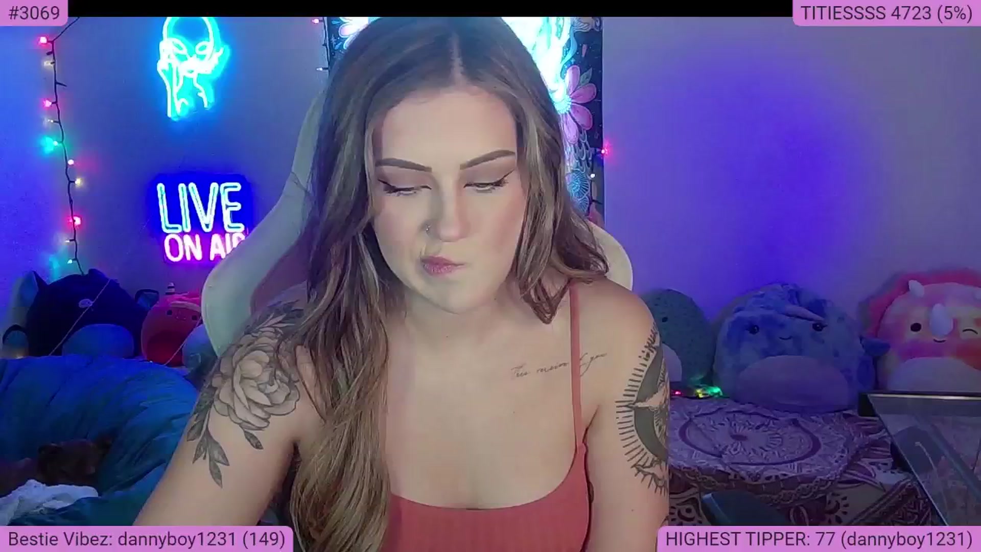 Gallery image thumbnail from NatalieNavedo's myfreecams stream on, 09/25/2024, 21:34 image 17 of 20