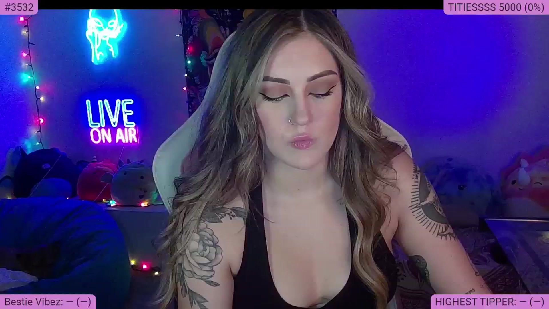 Gallery image thumbnail from NatalieNavedo's myfreecams stream on, 09/30/2024, 03:03 image 13 of 20