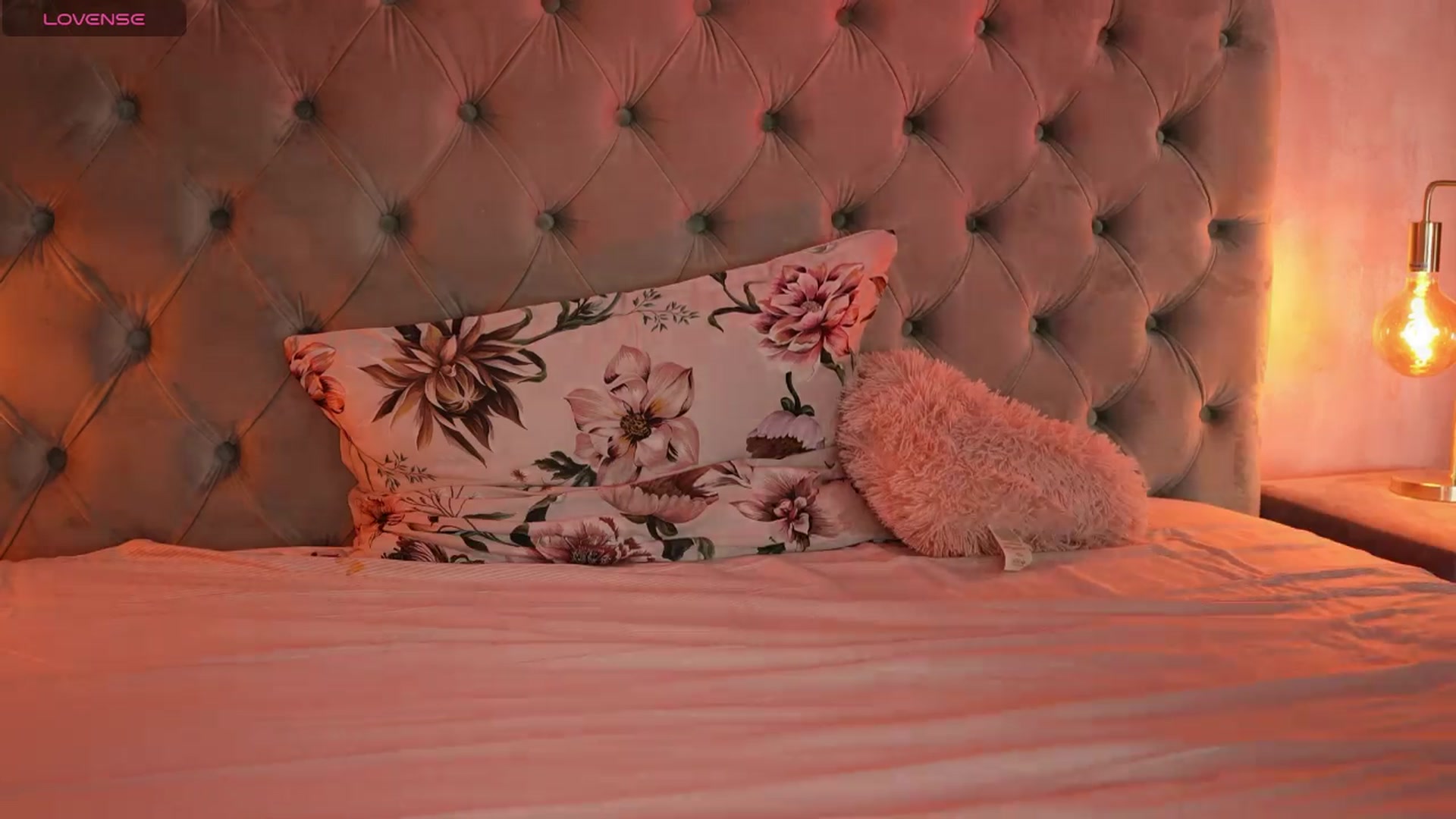Gallery image thumbnail from NatalieShaw's myfreecams stream on, 08/09/2025, 22:32 image 13 of 20