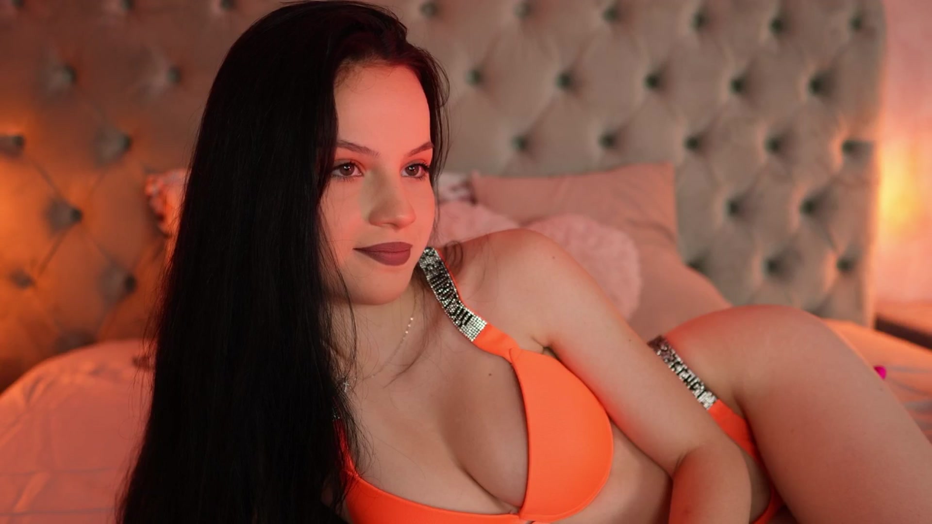 Gallery image thumbnail from NatalieShaw's myfreecams stream on, 08/10/2025, 21:12 image 18 of 20