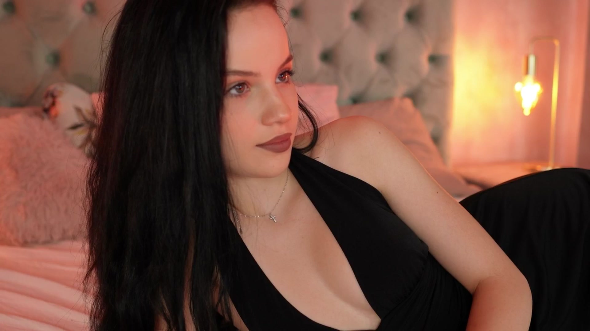 Gallery image thumbnail from NatalieShaw's myfreecams stream on, 08/23/2025, 02:59 image 2 of 20