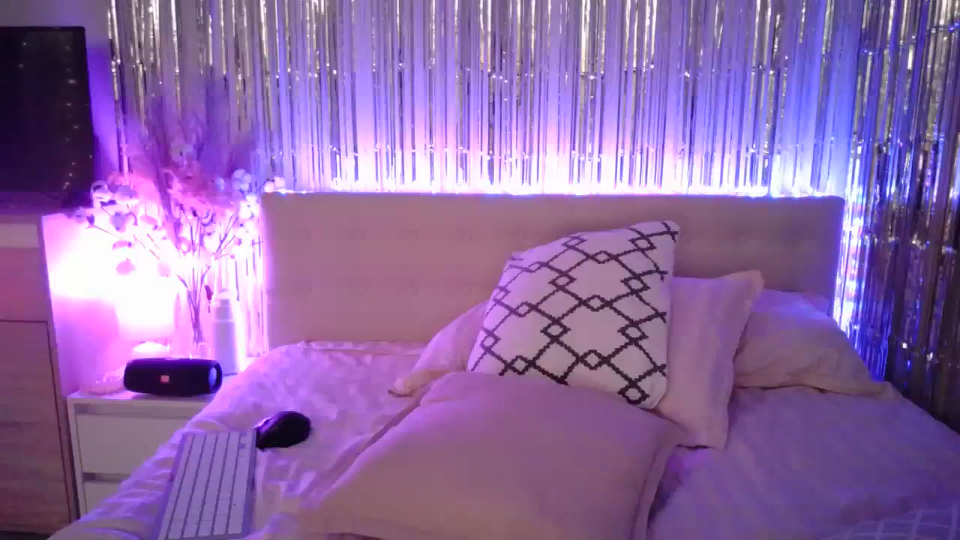 Gallery image thumbnail from Natalie_Jin's myfreecams stream on, 12/28/2023, 19:32 image 11 of 20
