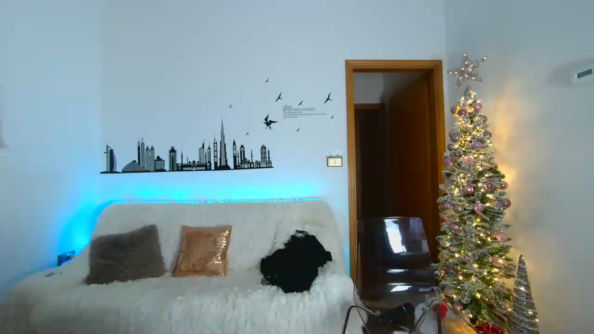 Gallery image thumbnail from Natalieass's myfreecams stream on, 12/25/2022, 15:28 image 18 of 20