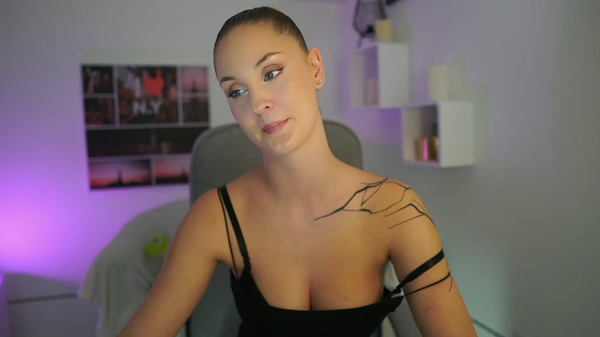 Gallery image thumbnail from NatalliaStarr's myfreecams stream on, 11/22/2023, 20:39 image 20 of 20