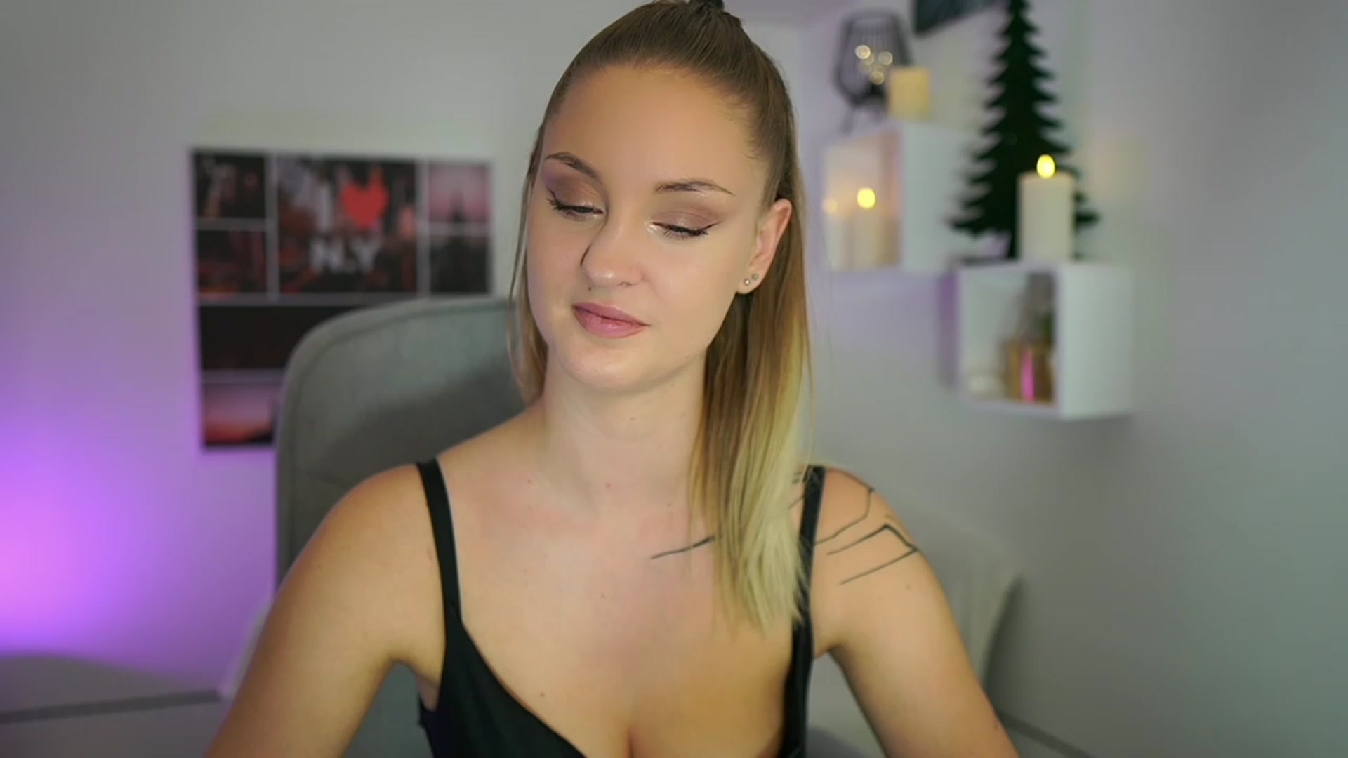 Gallery image thumbnail from NatalliaStarr's myfreecams stream on, 11/29/2023, 23:14 image 8 of 20