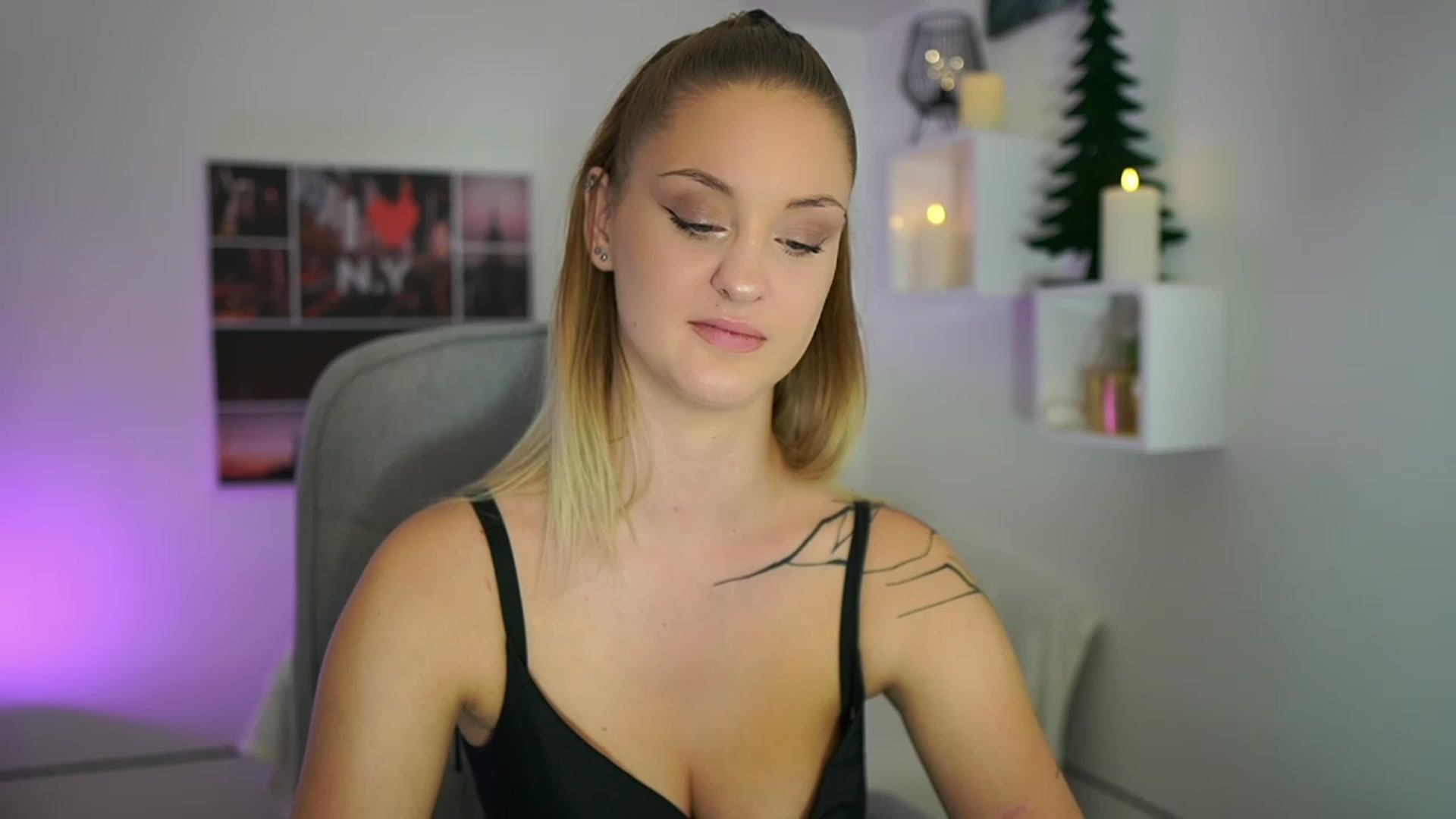 Gallery image thumbnail from NatalliaStarr's myfreecams stream on, 11/29/2023, 23:14 image 18 of 20