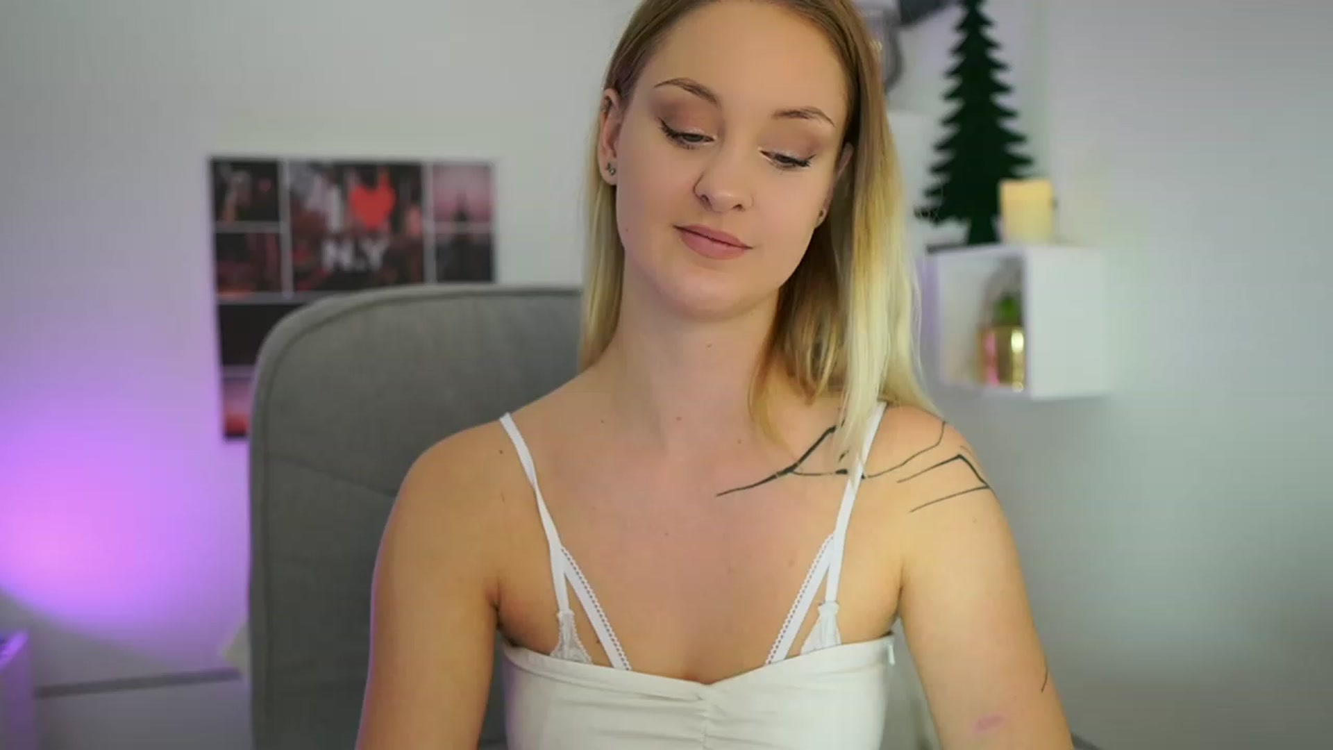 Gallery image thumbnail from NatalliaStarr's myfreecams stream on, 11/30/2023, 21:30 image 6 of 20