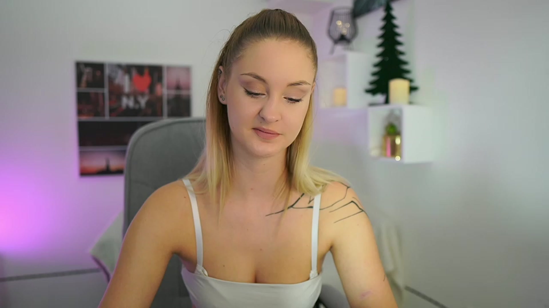 Gallery image thumbnail from NatalliaStarr's myfreecams stream on, 12/05/2023, 21:24 image 5 of 20