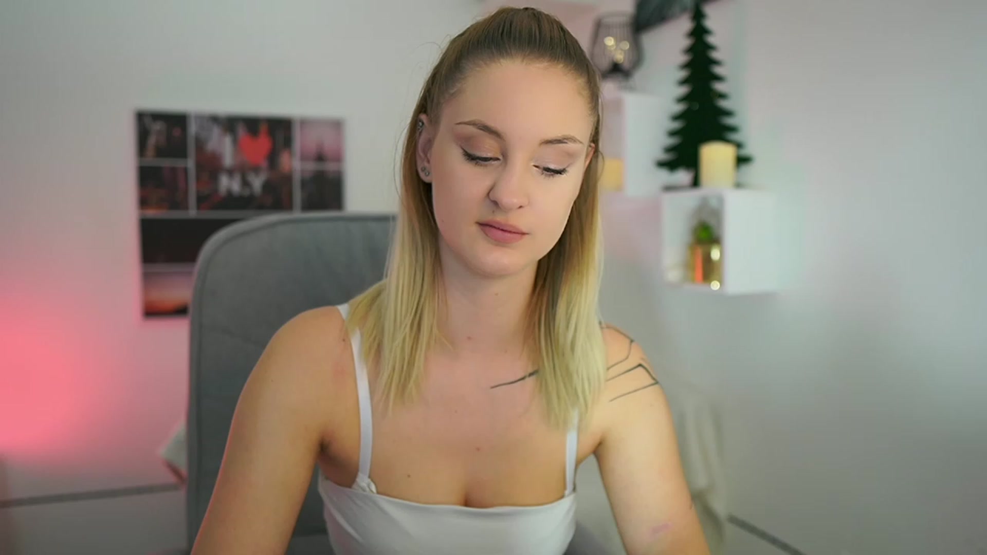 Gallery image thumbnail from NatalliaStarr's myfreecams stream on, 12/05/2023, 21:24 image 2 of 20