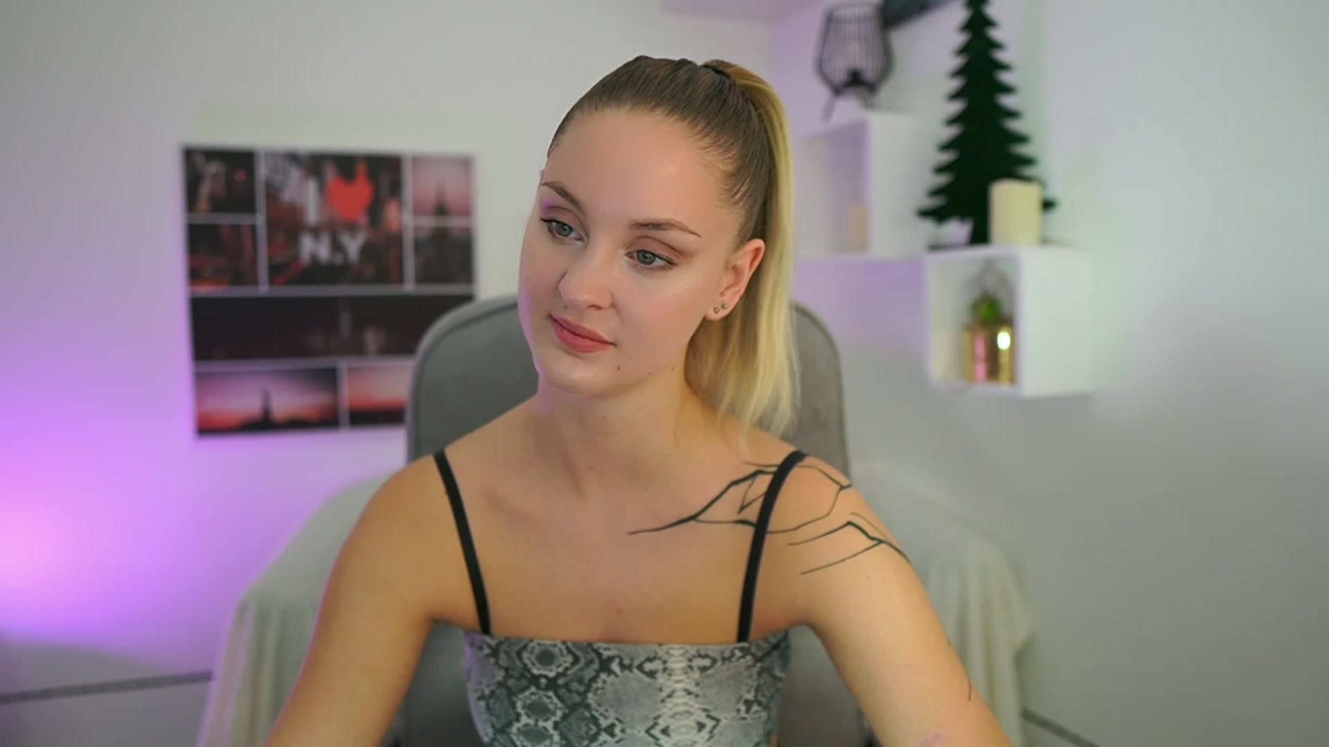 Gallery image thumbnail from NatalliaStarr's myfreecams stream on, 12/06/2023, 22:29 image 8 of 20