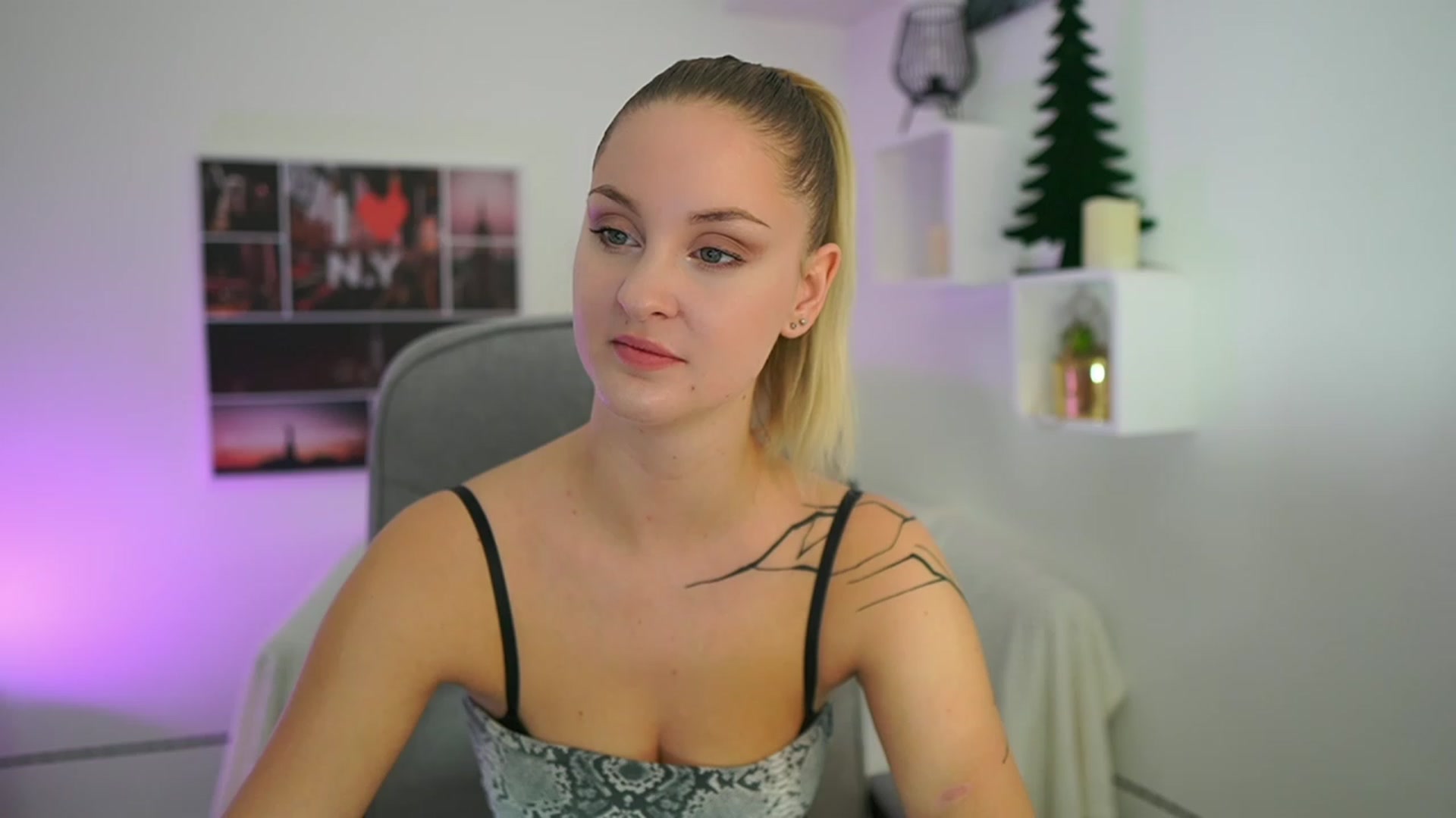 Gallery image thumbnail from NatalliaStarr's myfreecams stream on, 12/07/2023, 24:03 image 1 of 20