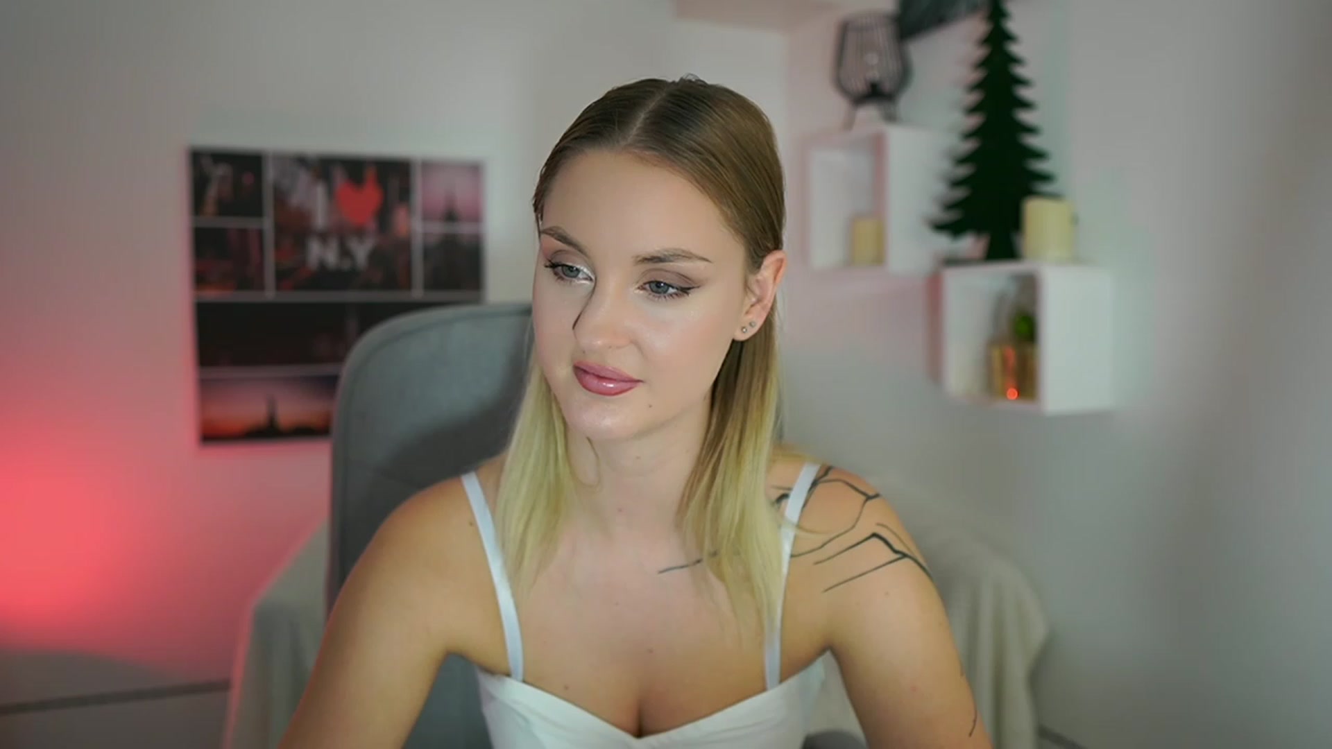Gallery image thumbnail from NatalliaStarr's myfreecams stream on, 12/07/2023, 21:13 image 14 of 20