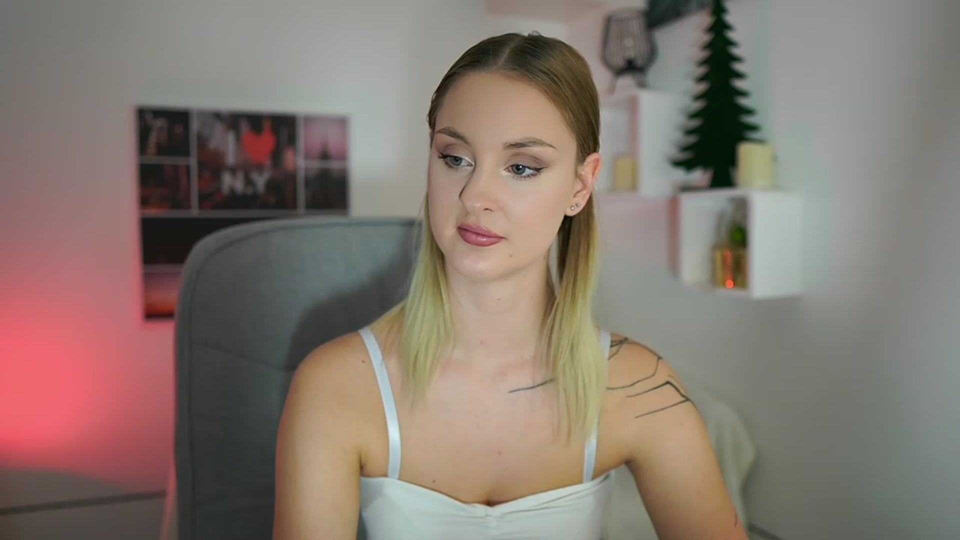 Gallery image thumbnail from NatalliaStarr's myfreecams stream on, 12/07/2023, 21:13 image 8 of 20
