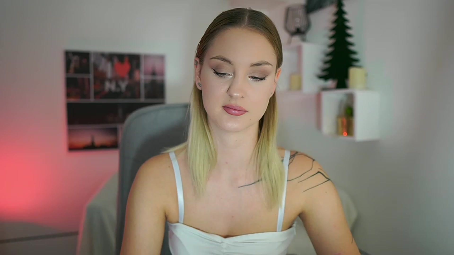 Gallery image thumbnail from NatalliaStarr's myfreecams stream on, 12/07/2023, 21:13 image 4 of 20