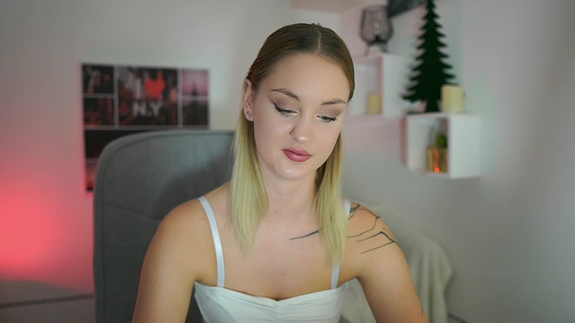 Gallery image thumbnail from NatalliaStarr's myfreecams stream on, 12/07/2023, 21:13 image 7 of 20
