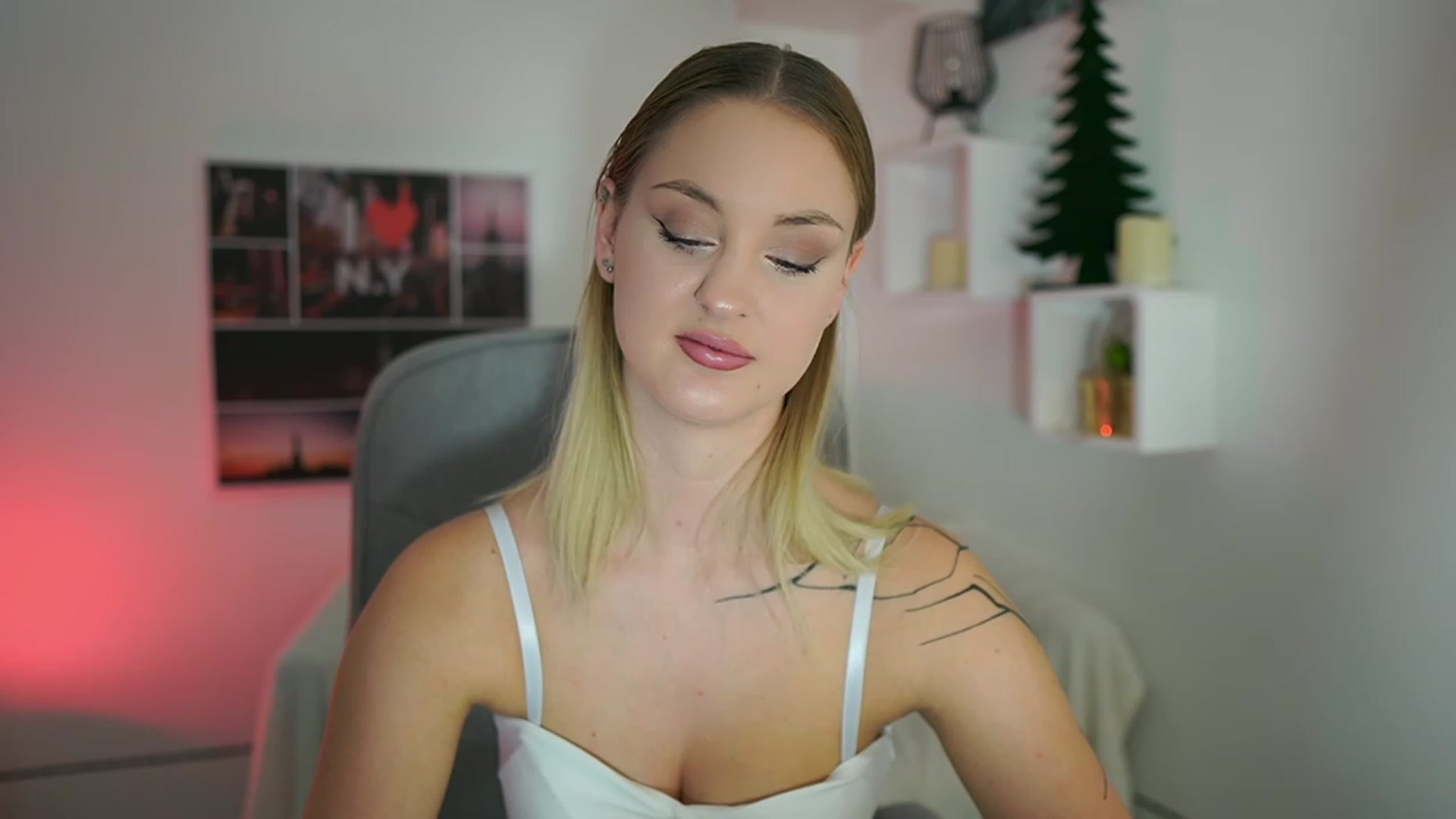 Gallery image thumbnail from NatalliaStarr's myfreecams stream on, 12/07/2023, 21:13 image 10 of 20