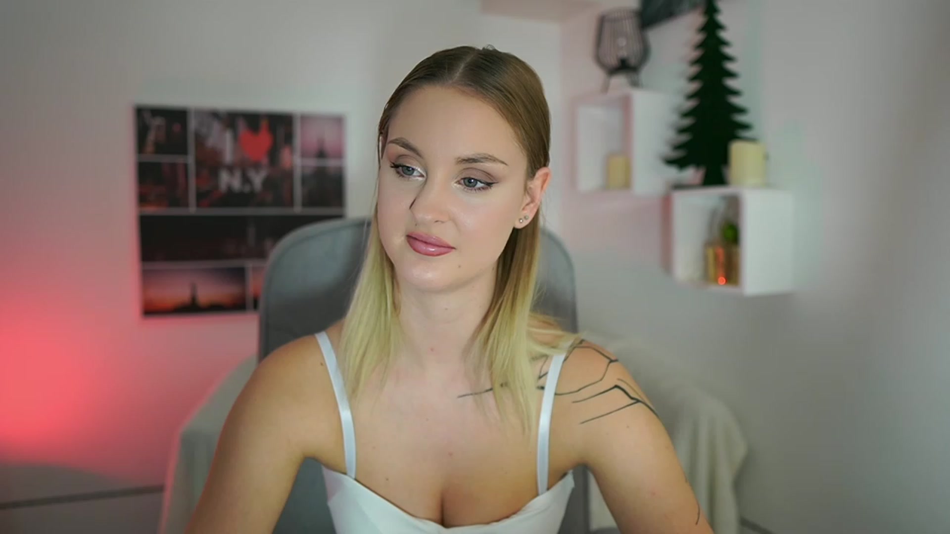 Gallery image thumbnail from NatalliaStarr's myfreecams stream on, 12/07/2023, 21:13 image 13 of 20