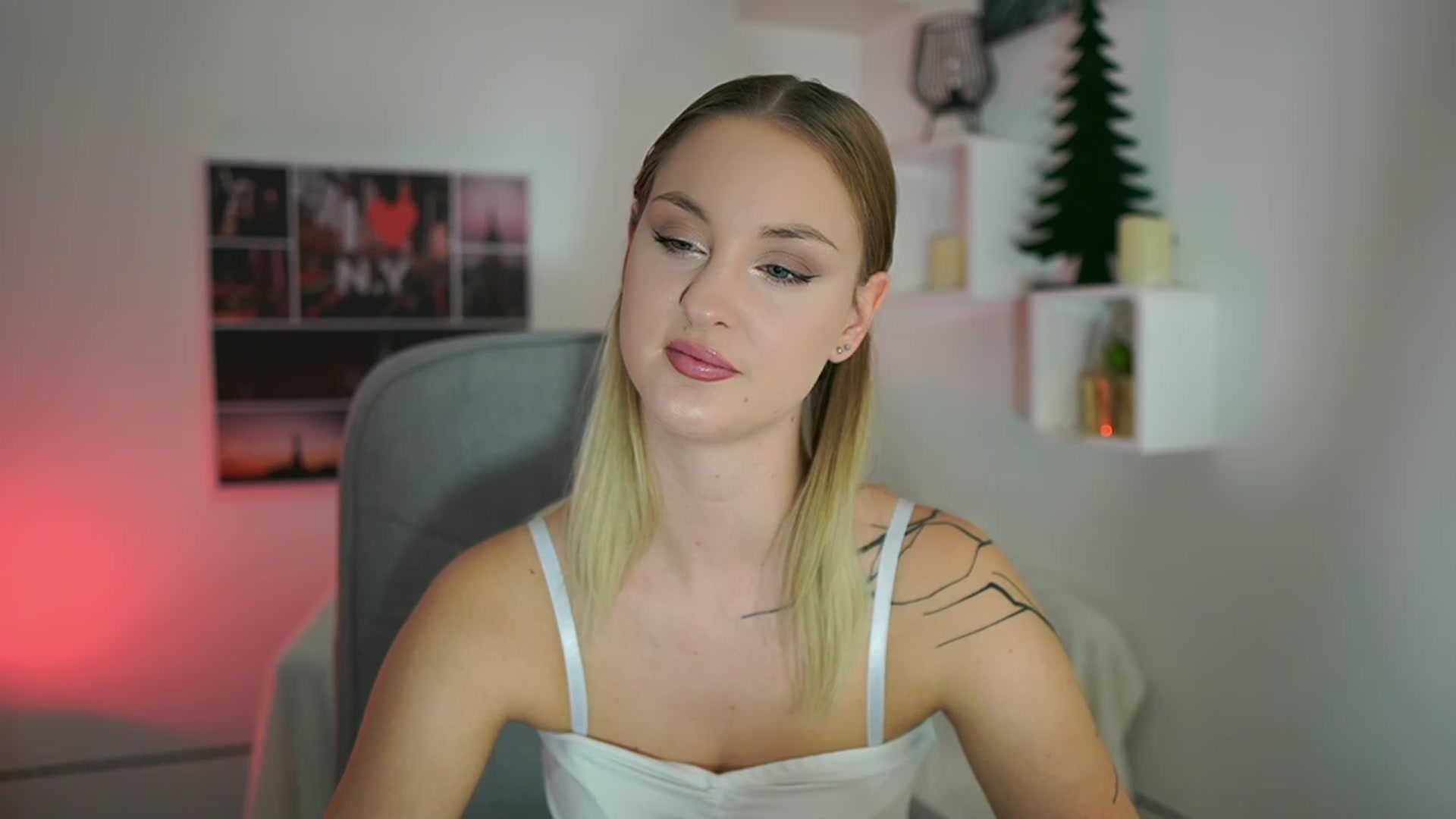 Gallery image thumbnail from NatalliaStarr's myfreecams stream on, 12/07/2023, 21:13 image 6 of 20