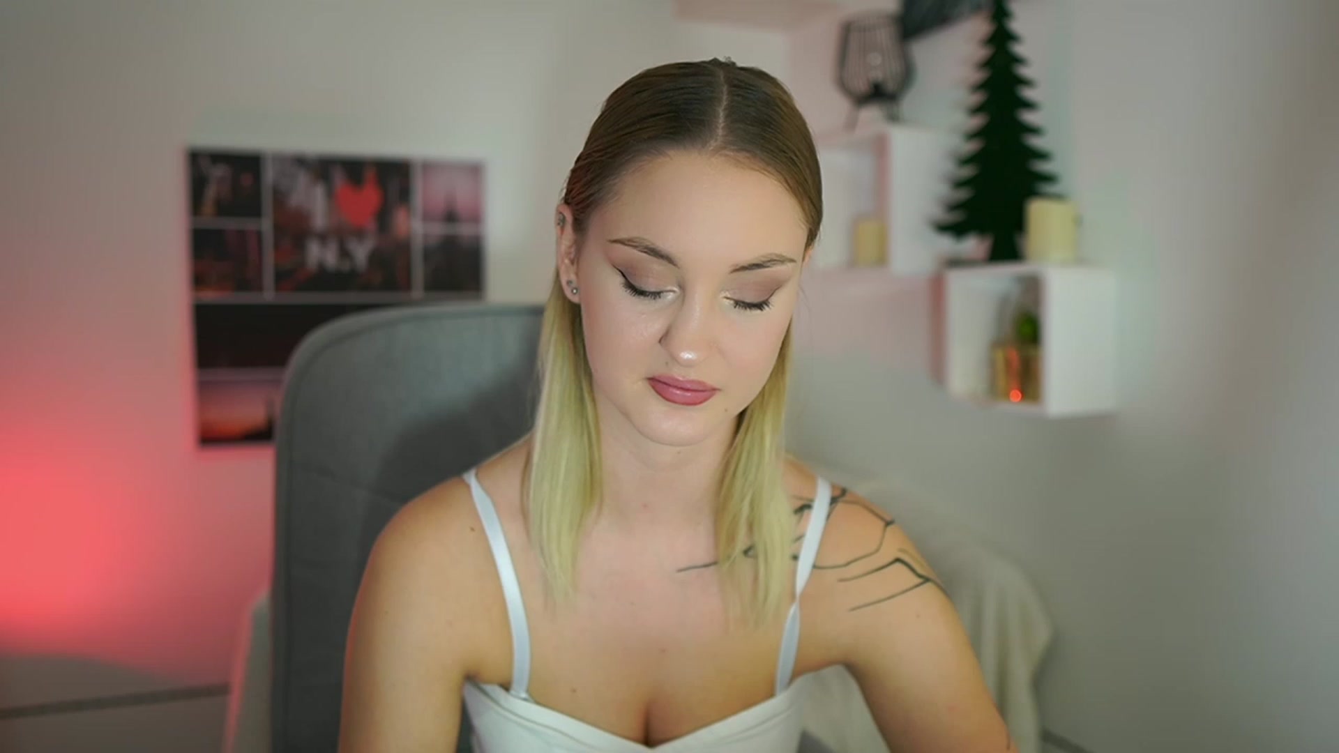Gallery image thumbnail from NatalliaStarr's myfreecams stream on, 12/07/2023, 21:13 image 2 of 20