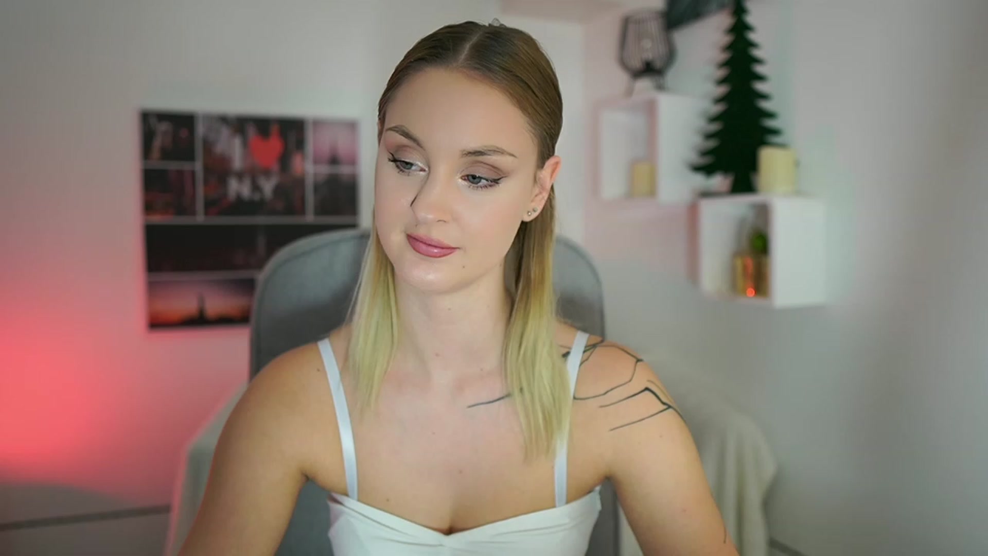 Gallery image thumbnail from NatalliaStarr's myfreecams stream on, 12/07/2023, 23:36 image 4 of 20