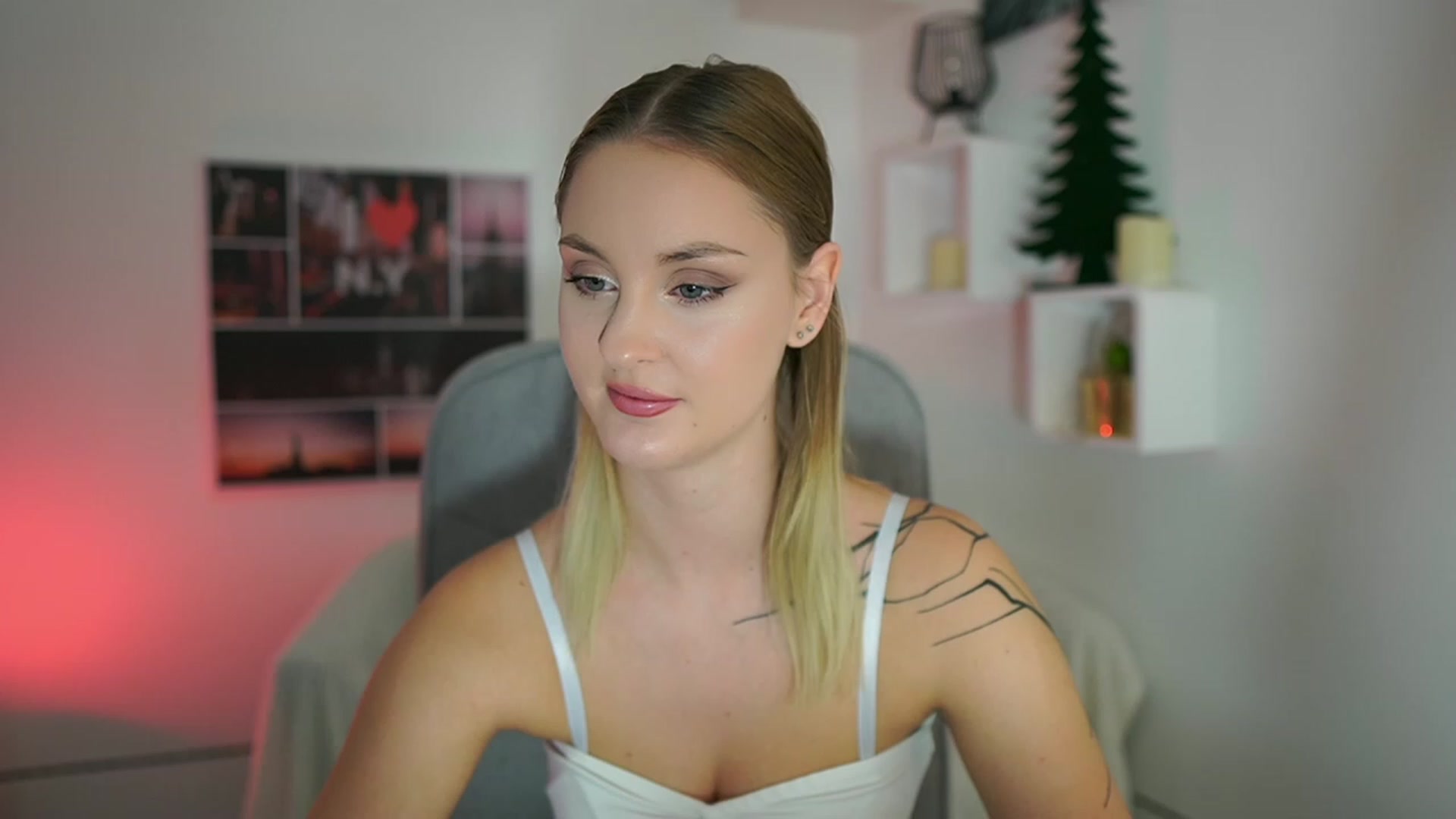 Gallery image thumbnail from NatalliaStarr's myfreecams stream on, 12/07/2023, 23:36 image 5 of 20