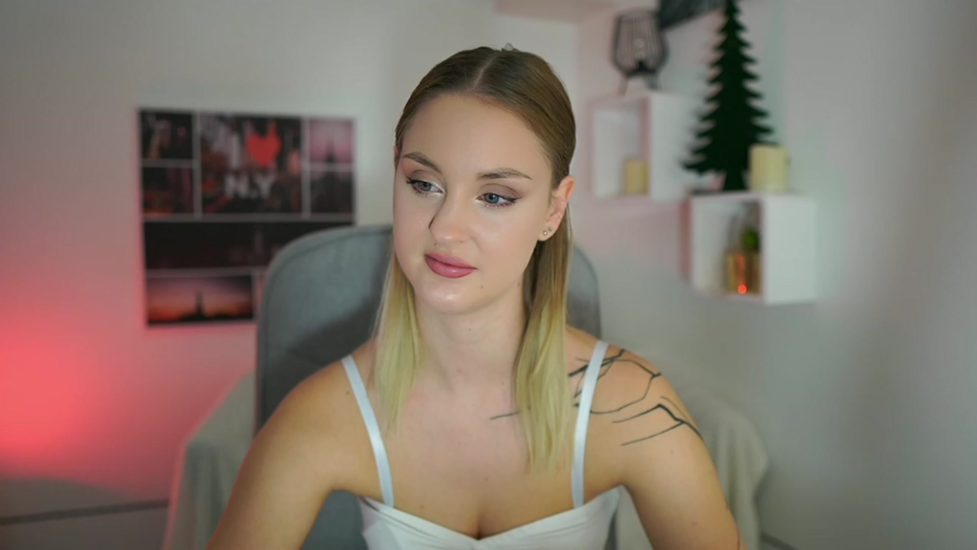 Gallery image thumbnail from NatalliaStarr's myfreecams stream on, 12/07/2023, 23:36 image 6 of 20