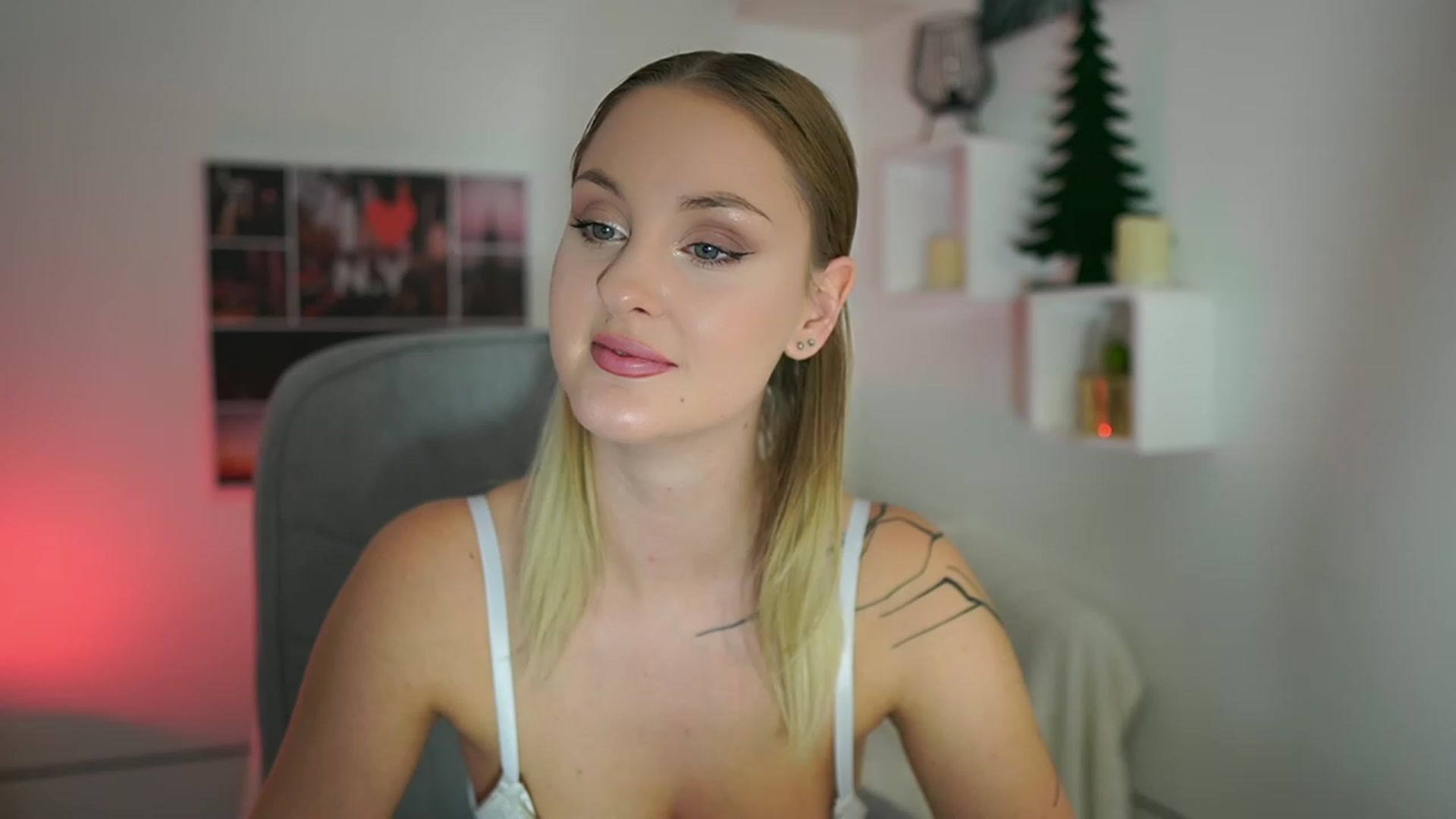 Gallery image thumbnail from NatalliaStarr's myfreecams stream on, 12/08/2023, 24:05 image 19 of 20
