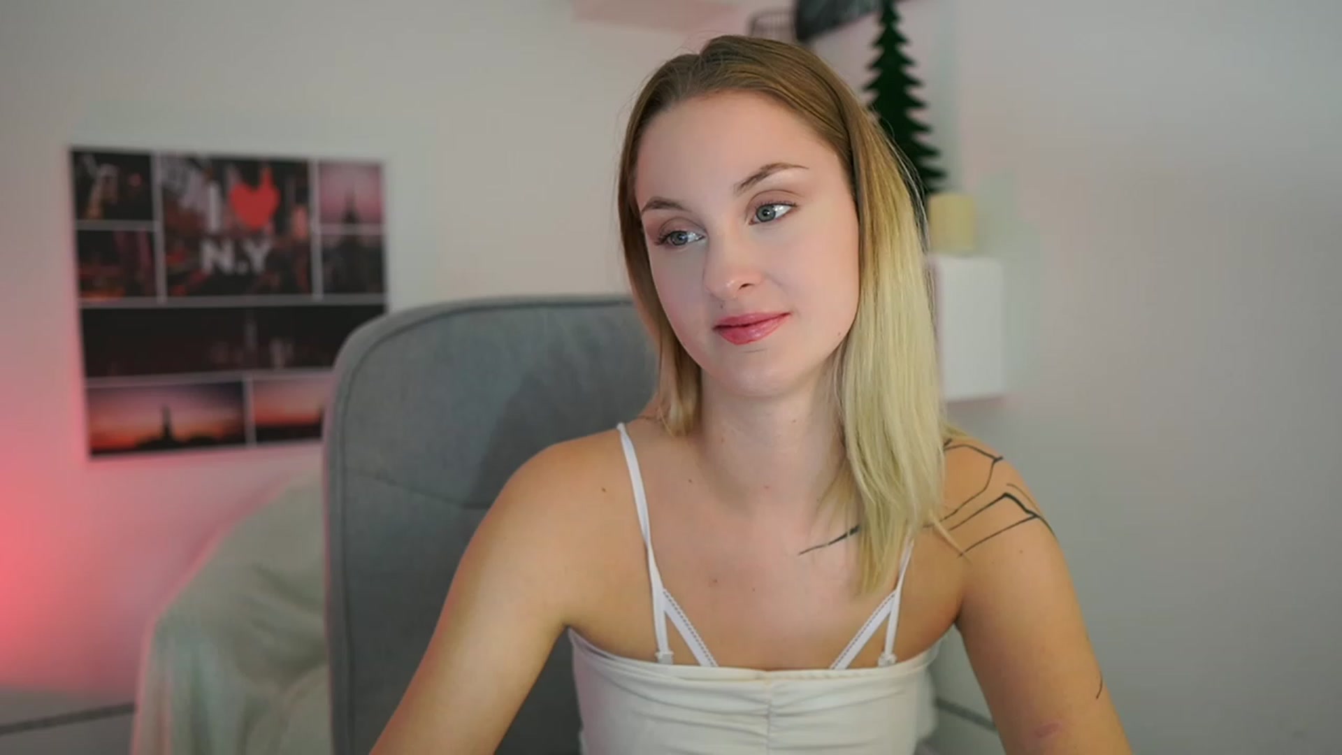Gallery image thumbnail from NatalliaStarr's myfreecams stream on, 12/10/2023, 20:53 image 3 of 20