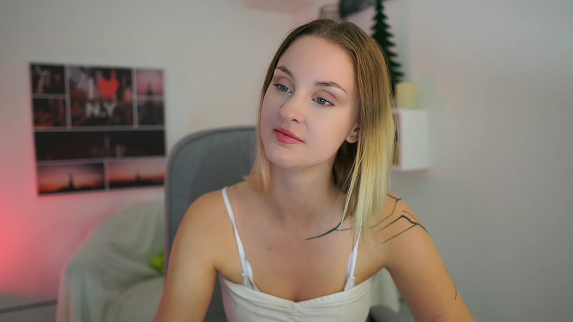 Gallery image thumbnail from NatalliaStarr's myfreecams stream on, 12/10/2023, 20:53 image 7 of 20