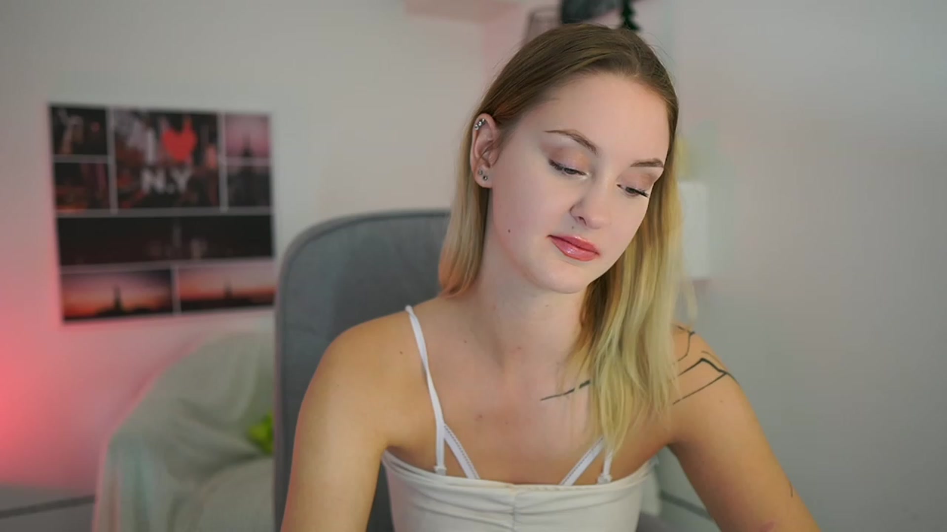 Gallery image thumbnail from NatalliaStarr's myfreecams stream on, 12/10/2023, 20:53 image 1 of 20