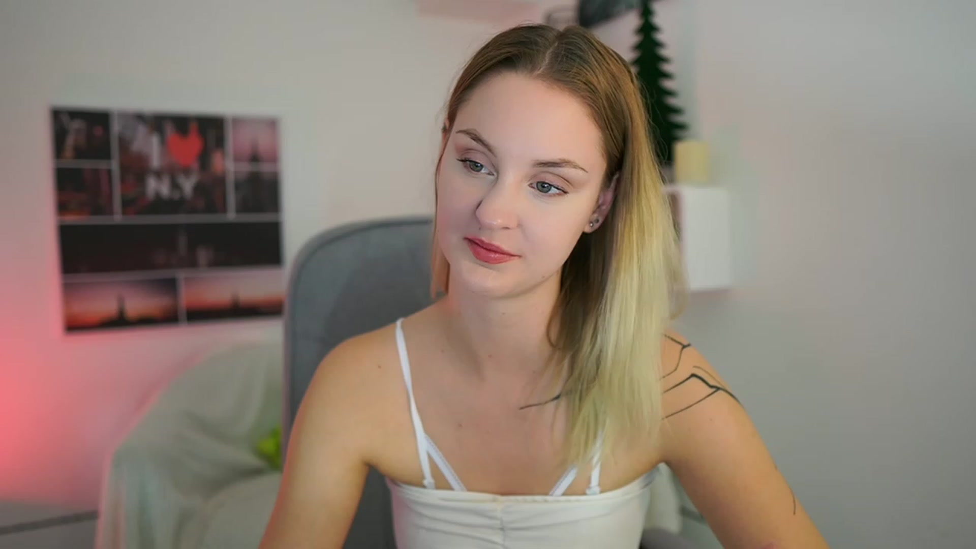 Gallery image thumbnail from NatalliaStarr's myfreecams stream on, 12/10/2023, 20:53 image 4 of 20
